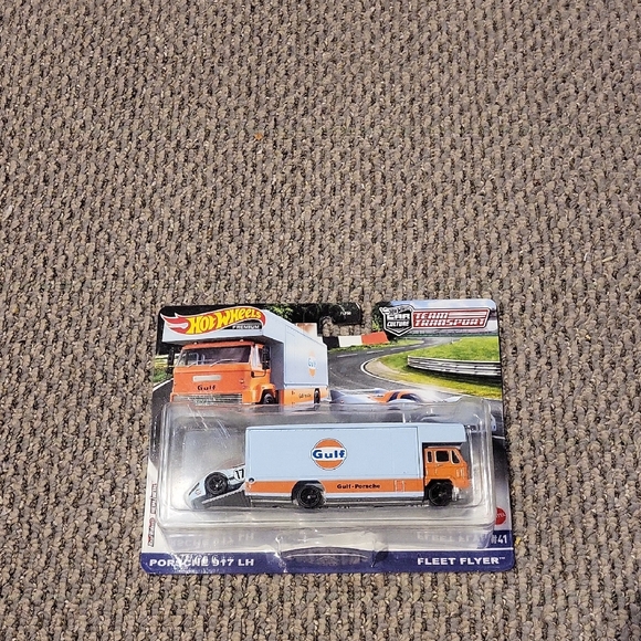 Hot Wheels Other - Hot Wheels Team Transport Fleet Flyer with Porsche 917 LH - Orange and Blue